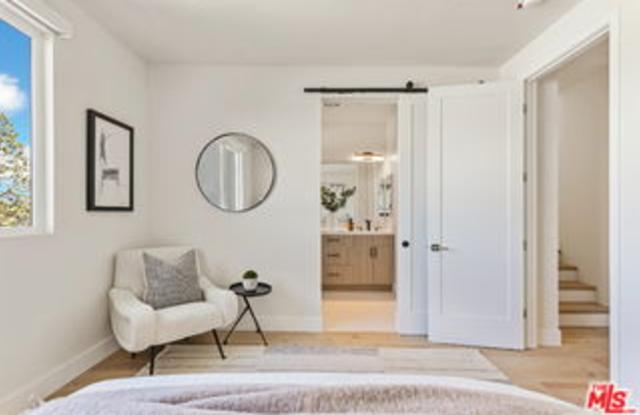 3218 South Barrington Avenue photos photos