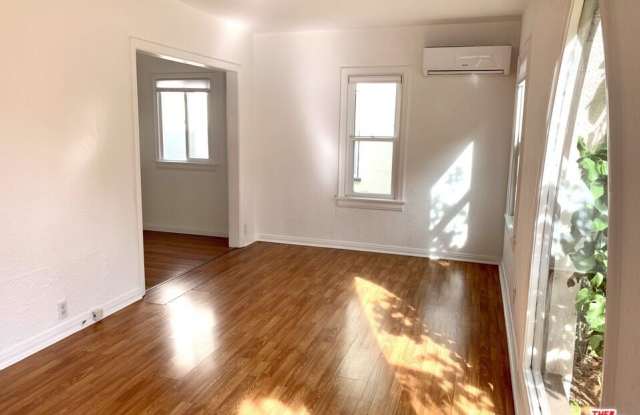 4232 Lincoln Ave Gallery 2
