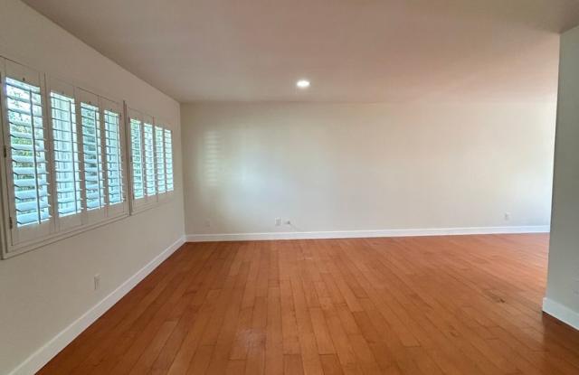 FOR LEASE - East Ventura- Charming 3+2 Home for Rent! Gallery 4