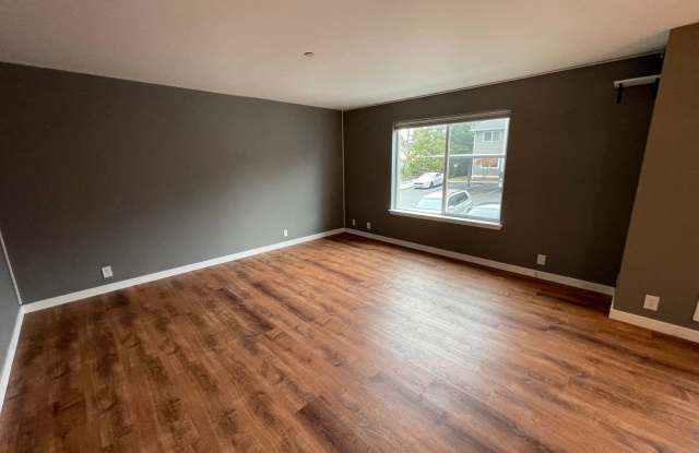 Lovely 3 Bedroom, 1.5 Bath Apartment Close to Park! Gallery 4