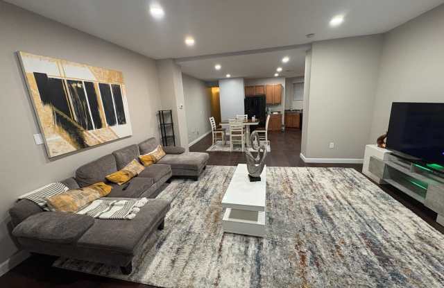 222 N LIBERTY STREET photos photos