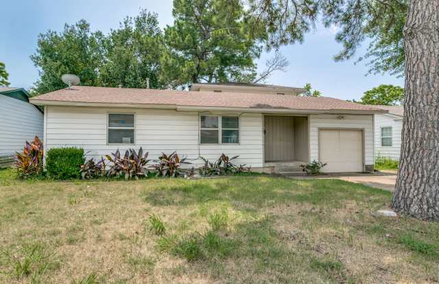 Renovated House in Irving • Great Location - 2318 Dennis Street, Irving, TX 75062