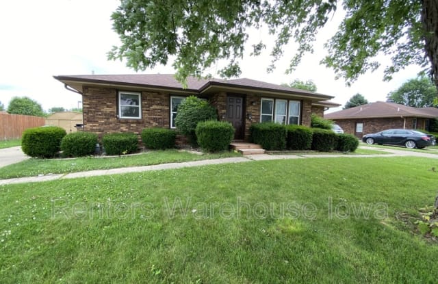 501 9th St SE - 501 9th Street Southeast, Altoona, IA 50009