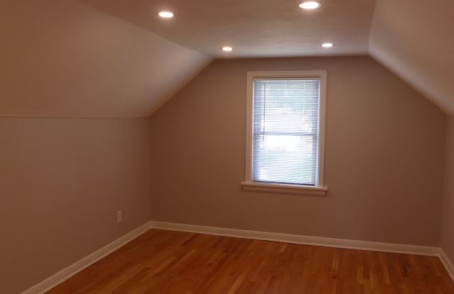 2135 Sublette Avenue Gallery 3