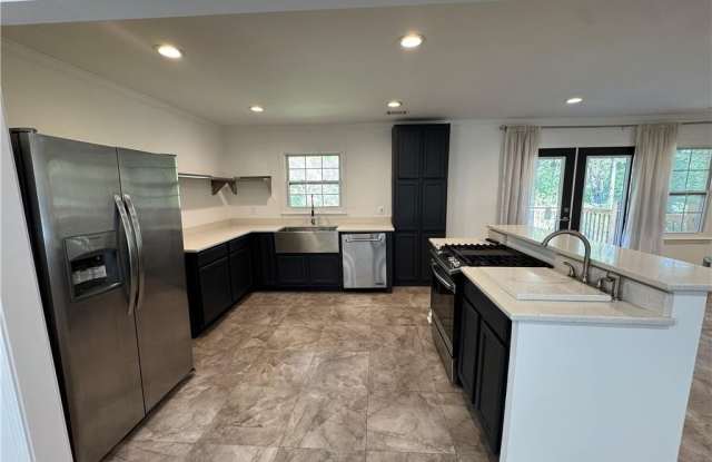 995 Fleetwood Circle SW Gallery 3