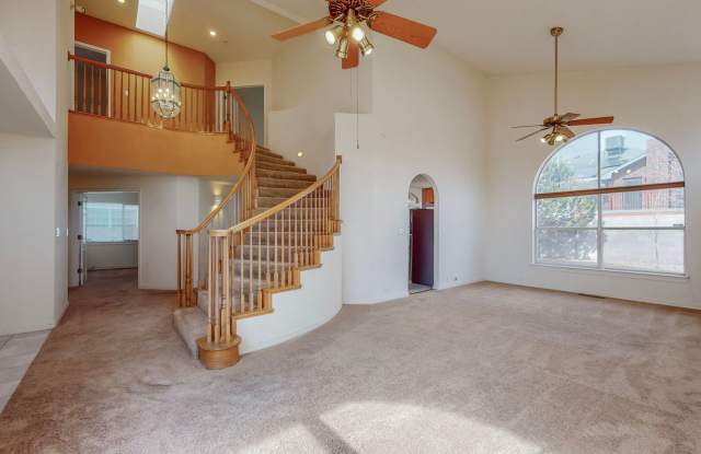 2 story 4 bedroom Gallery 4