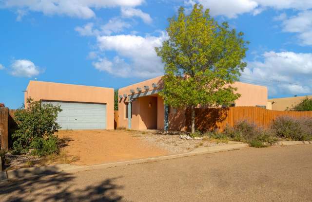 Cute 2 Bedroom, 2 Bathroom Single Family Home Available Now! Gallery 1