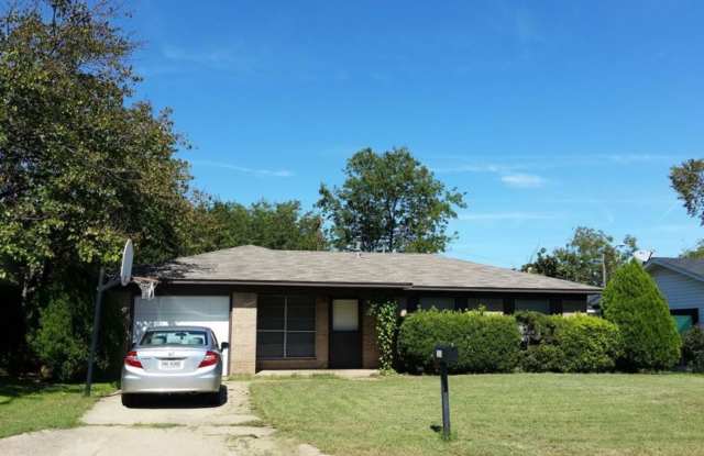 Leasing Now for Summer 2021- 3 Bedroom/1.5 Bath/1 Car Garage - 525 Jupiter Drive, Denton, TX 76209