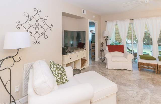 ***SEASONAL FURNISHED***Escape the cold and stay at Crown Pointe*** 2/2 Fully Furnished Condo*** Gallery 4