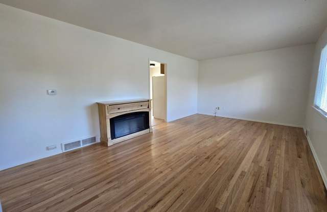 AVAILABLE NOW! Updated 3 Bedroom Ranch in South Boulder! Gallery 4