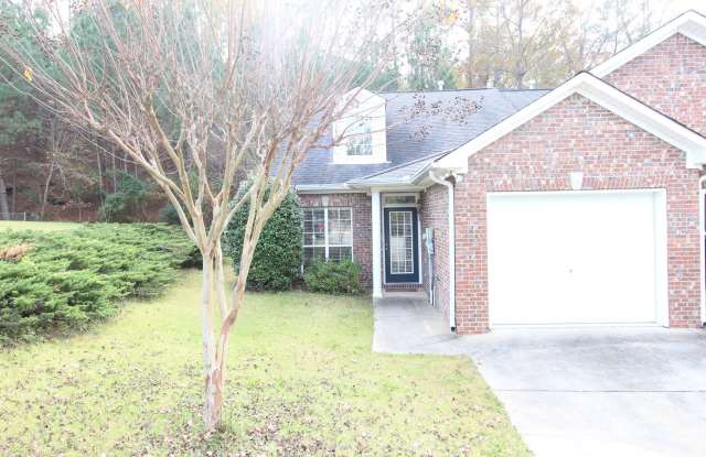 Wonderful and Large 3 Bedroom 2.5 Bath End Unit Townhome w/Garage Gallery 1