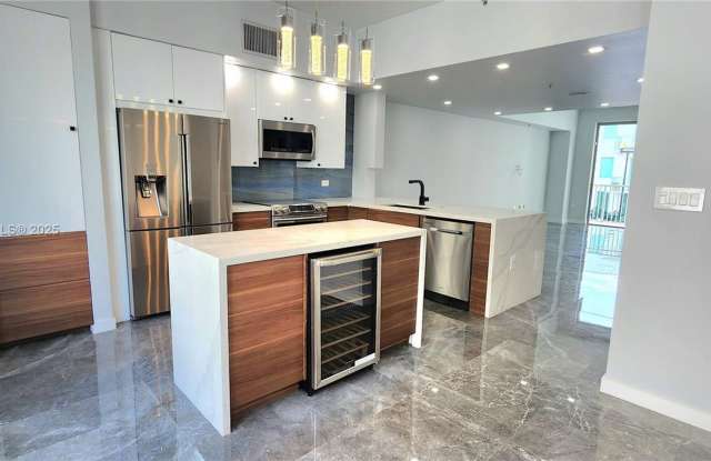 2146 Van Buren Street 403, Hollywood, FL 33020 photos photos