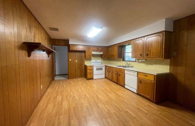 1157 E Rosebrier Gallery 3