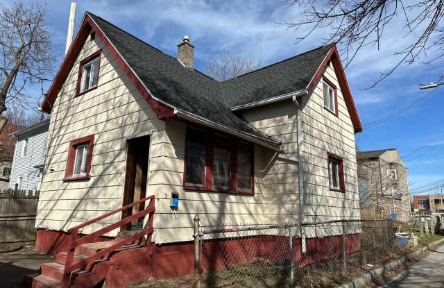 YUO WILL FALL IN LOVE WITH THIS COZY HOME !!! photos photos