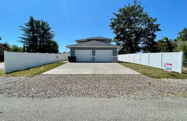 Beautiful 3 Bedroom Duplex with Garage! Gallery 3