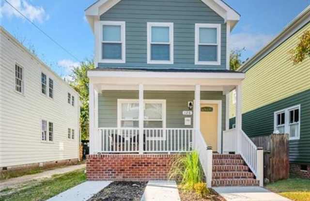 BUILT IN 2022, JUST ONE BLOCK FROM PORTMOUTH NAVAL HOSPITAL photos photos