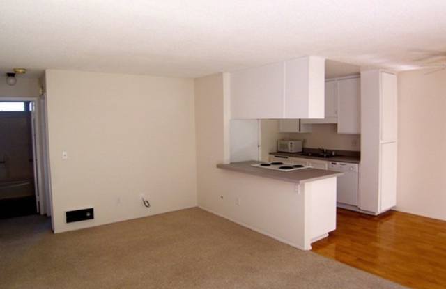 FOR RENT - Mira Mesa Carroll Canyon Gardens 1st Floor Condo, Large Bedroom, Open Layout, Private Patio Gallery 3