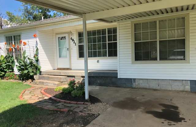 3 BEDROOM HOME w/CARPORT Gallery 1