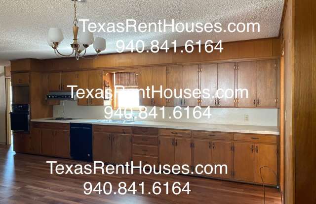 Small Town Life in Historic Throckmorton, Texas photos photos