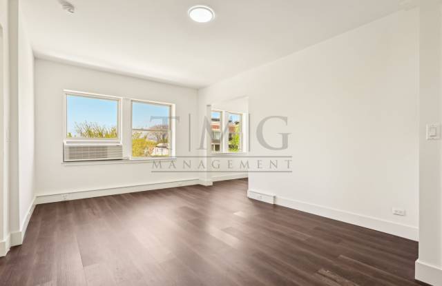 2 Bed in Andersonville with Italian Finishes, Natural Light & In-Unit Laundry! Gallery 2