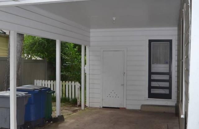 5203 Balcones Dr. Gallery 3