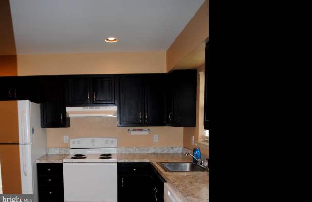11757 TIFFEN COURT Gallery 3