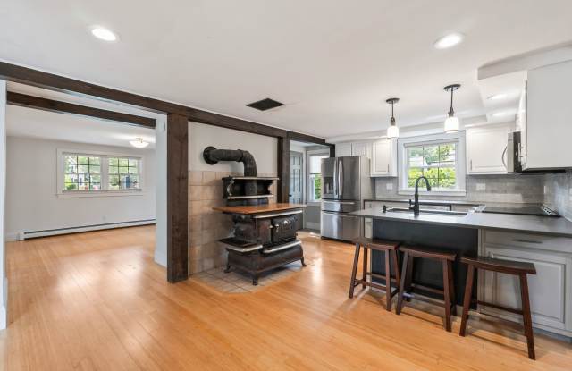 New England Style Farm House for RENT in Portsmouth! Available Now! photos photos