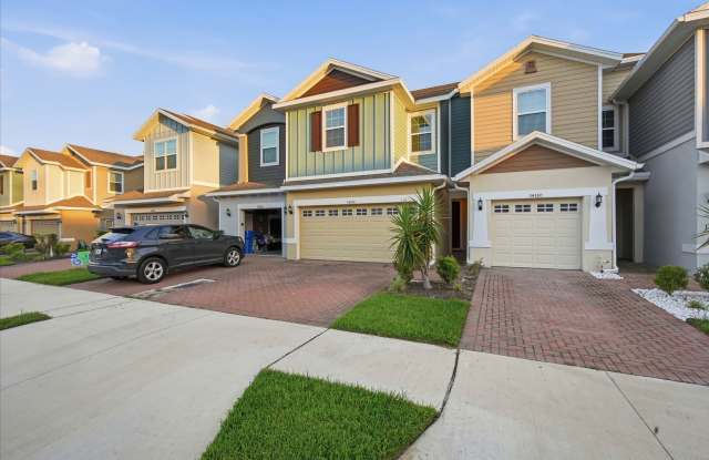 Well laid out 3 BDS/ 2.5 Bths Townhome with many upgrades centrally located! Gallery 3