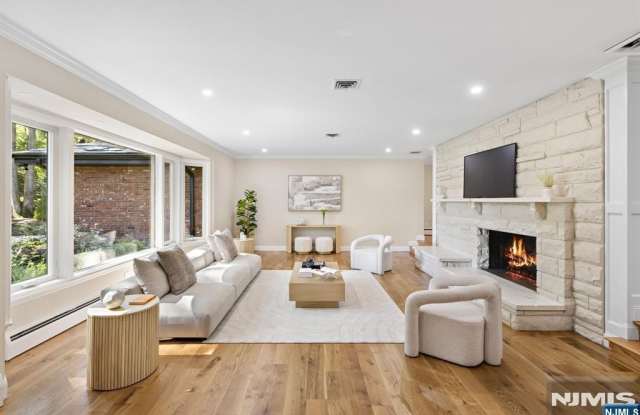 17 Deerhill Drive Gallery 3