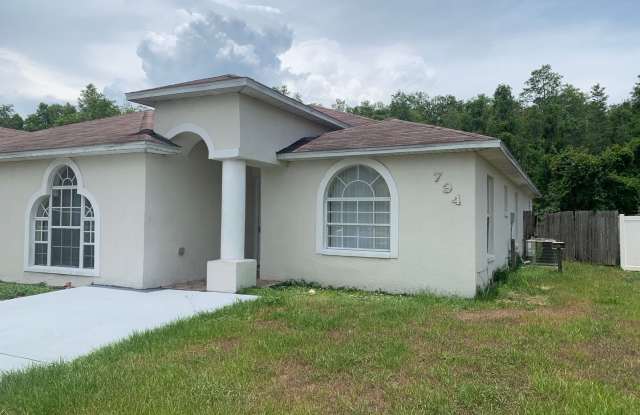 Rare 4-Bedroom Duplex in a Prime Location – Space, Comfort  Value! photos photos