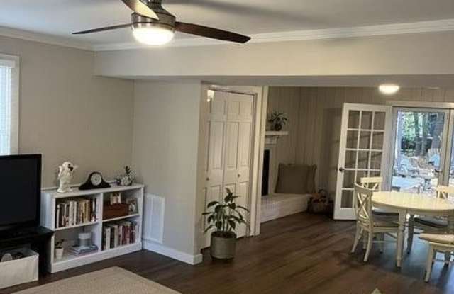 7821 Haymarket Lane Gallery 2