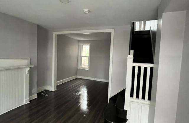 1332 N Hobart St Gallery 2