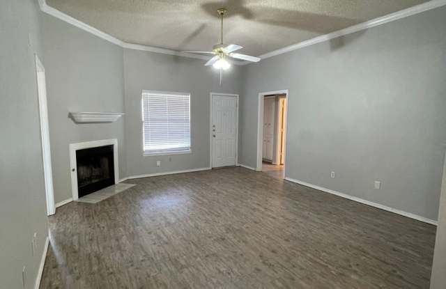 AVAILABLE NOW! 3BED/2BATH/2GARAGE SOUTH LUBBOCK HOME Gallery 3