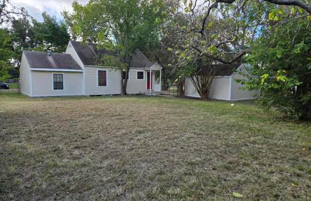 912 Gordon St - 912 South Gordon Street, Bryan, TX 77803