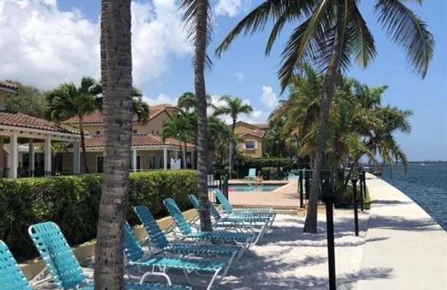 1040 Lake Shore Dr photos photos