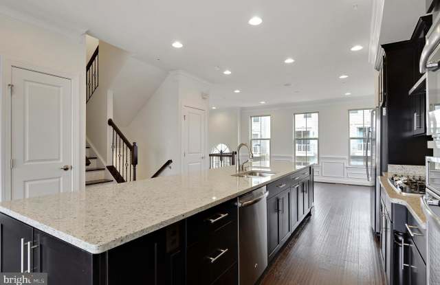 3135 FORT LINCOLN DRIVE NE Gallery 3