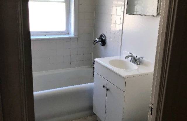 6538 N Lakewood, 1 - 6538 N Lakewood Ave, Chicago, IL 60626