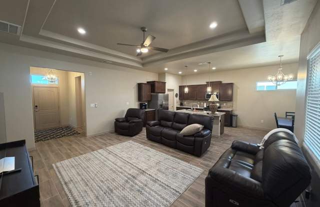 Fully Furnished All Bills Paid 3 Bedroom 2 Bath Home Gallery 4