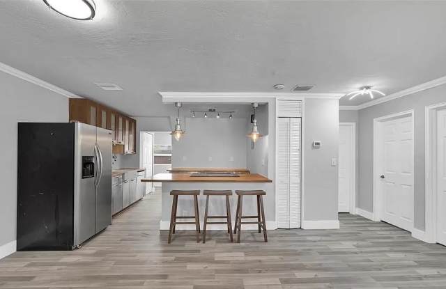 2680 Northeast 16th Avenue photos photos