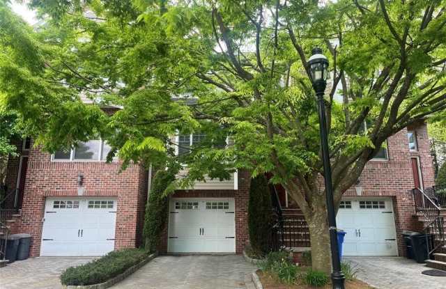 14 Cobblestone Way - 14 Cobblestone Way, Tenafly, NJ 07670