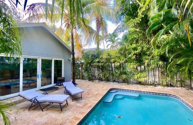 2558 Trapp Ave photos photos