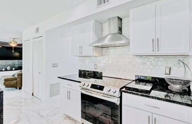 128 N Royal Pine Circle N, Royal Palm Beach, FL 33411 - 128 Royal Pine Circle North, Royal Palm Beach, FL 33411