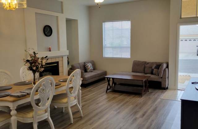 North Shores Single Story 3/2/2 Gallery 4