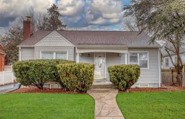 143 Bay Avenue - 143 Bay Avenue, Hicksville, NY 11801