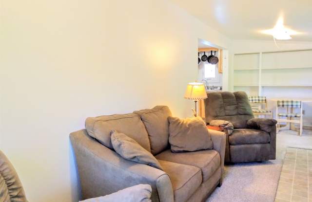 Private and Cozy with Large Yard Gallery 2