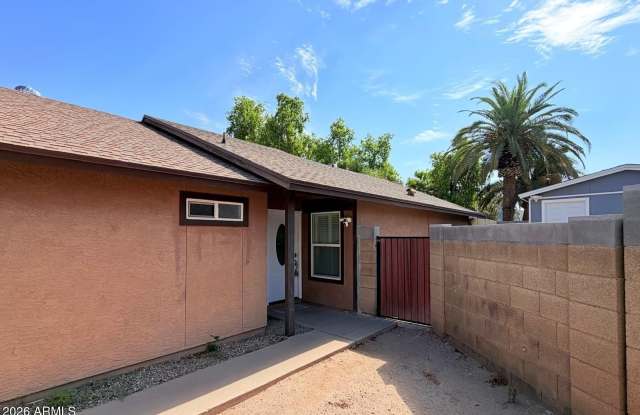 11815 N 65th Drive Gallery 4