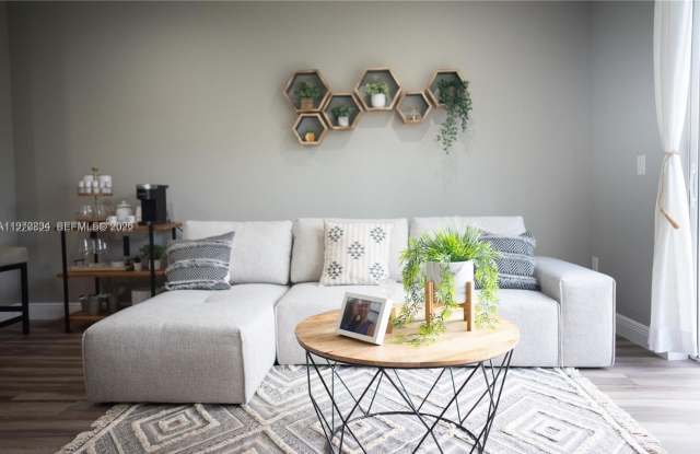 7941 Catalina Cir photos photos