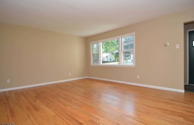 356 BRADLEY AVE Gallery 2
