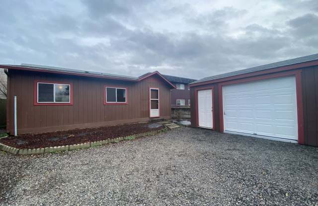 Cute One Bedroom Apartment with a Large Storage shed photos photos