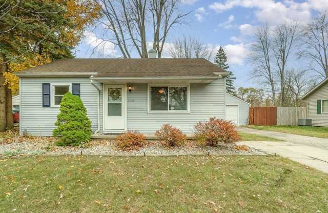 1302 St. Andrews - Adorable Pet-Friendly Home near Plymouth Park – Available 7/15/25 photos photos